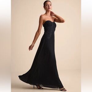 Lulu's Classic Black Strapless Gown